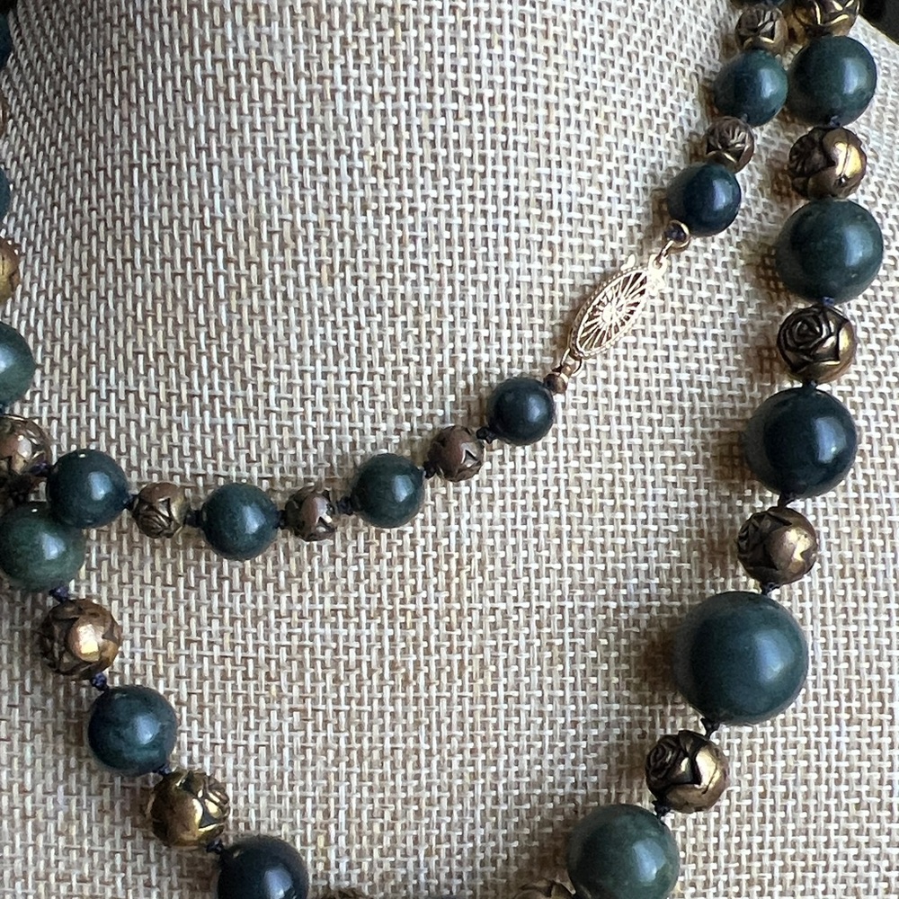 Vintage Elegant Nephrite Jade and Gold Beaded Necklace with14k clasp